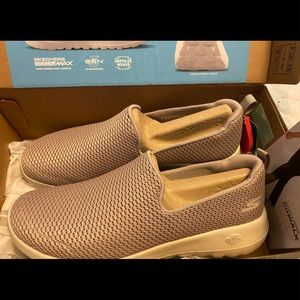 Sketchers Performance.  NWT. Only wore to try on, these are labeled 8.5. Narrow